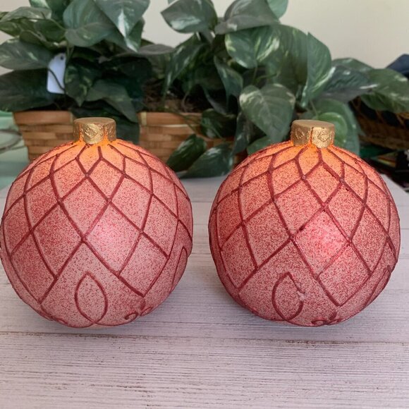 Valerie Parr Hill Set of 2 RED Lighted Christmas Ornaments Illuminated Globes - Picture 3 of 15